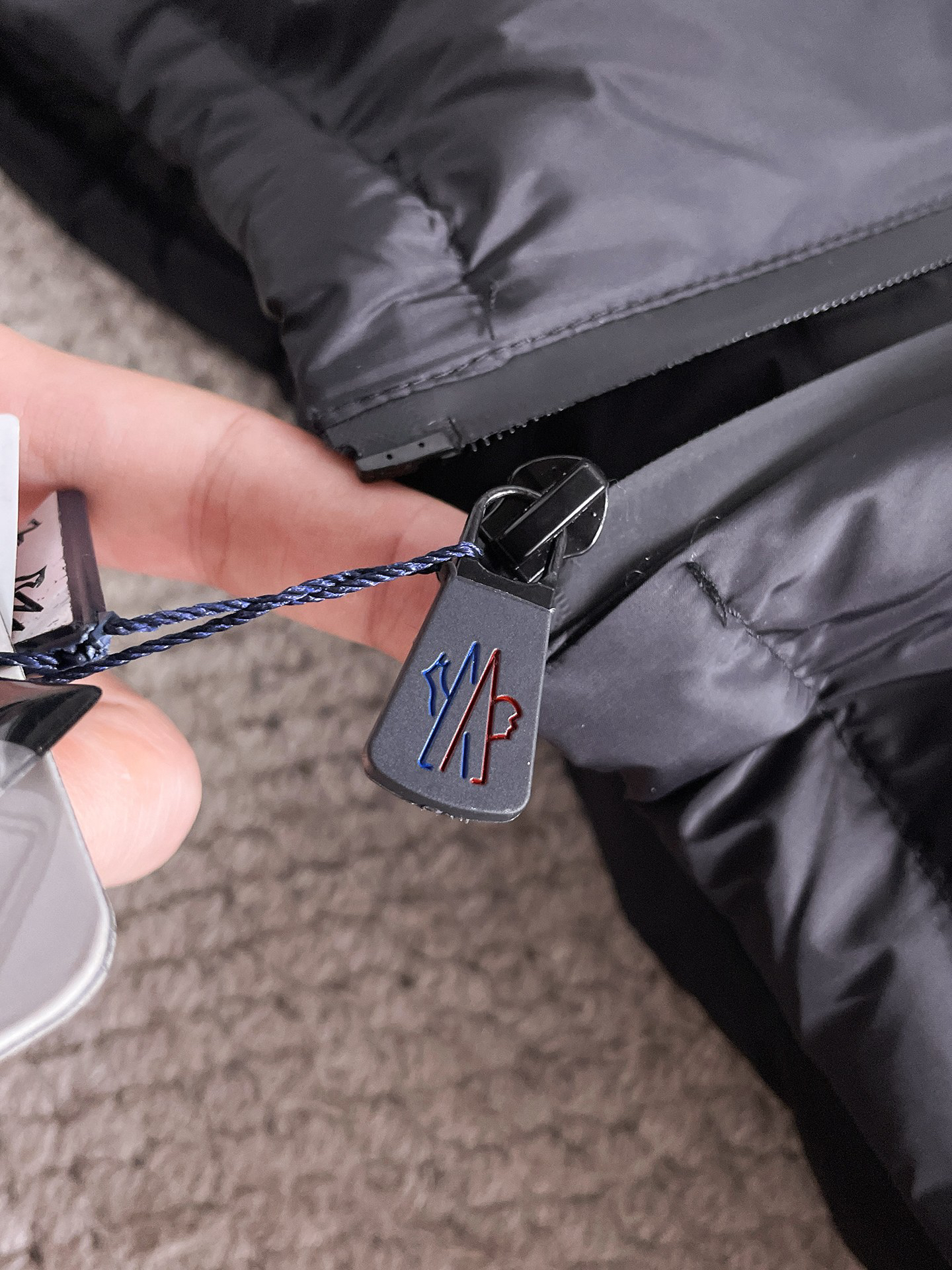 モンクレール「Moncler」スタンドカラー ダウンジャケット