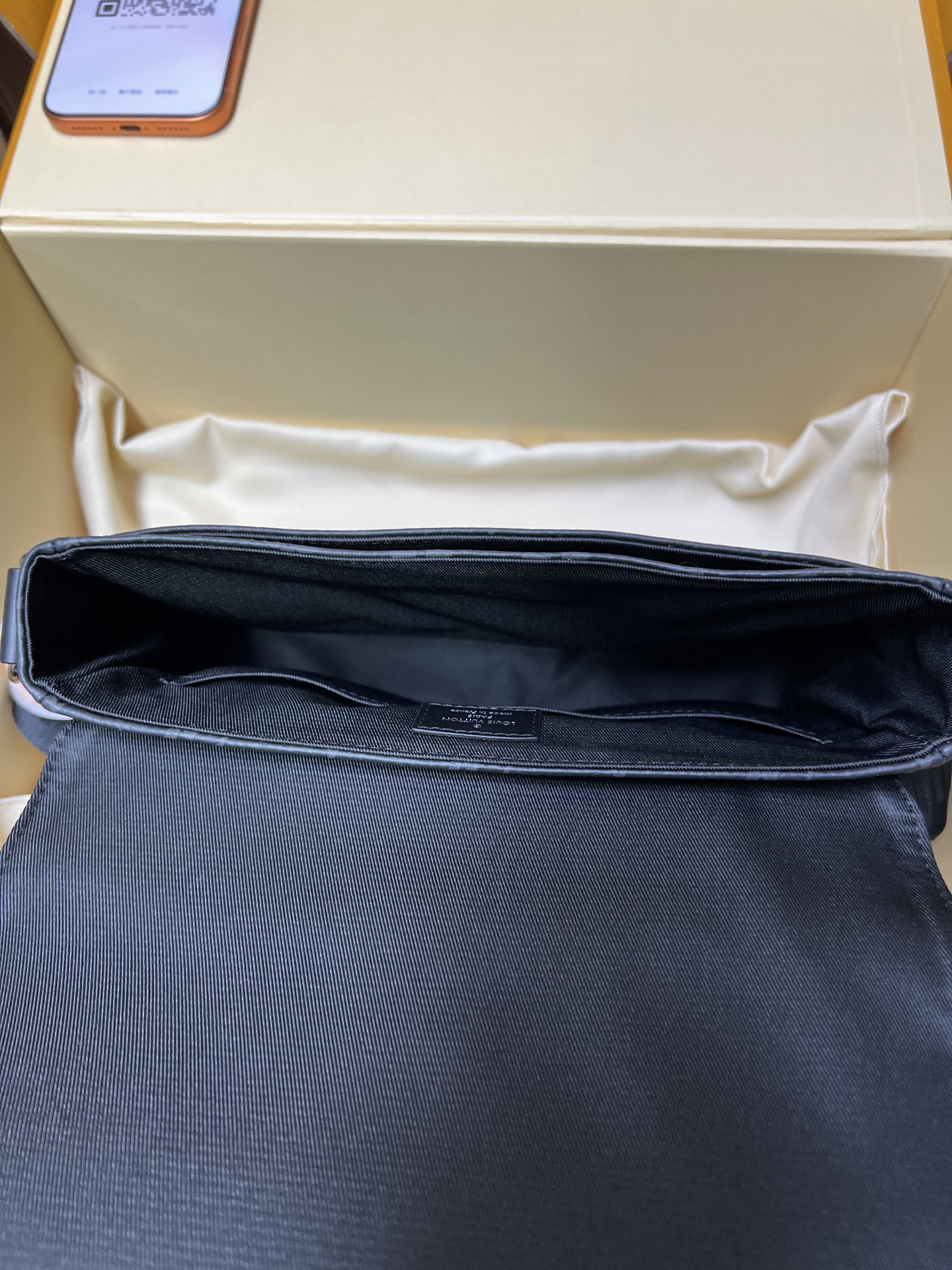 ルイ・ヴィトン「Louis Vuitton」istrict PM メッセンジャーバッグ