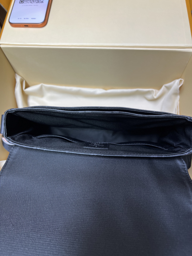 ルイ・ヴィトン「Louis Vuitton」istrict PM メッセンジャーバッグ