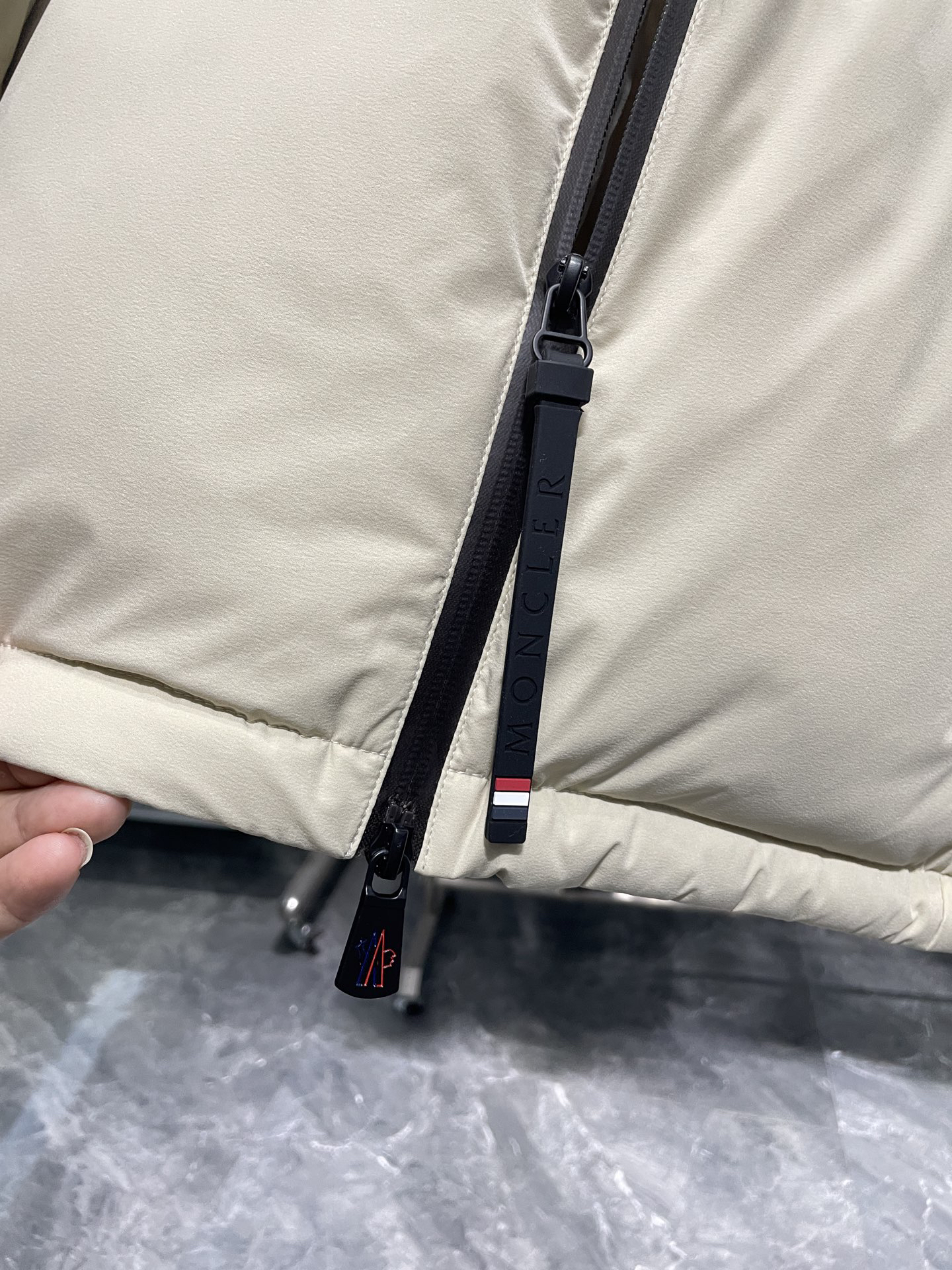 モンクレール「Moncler」Valserine GORE-TEXラミネートパッチワークスキーダウンジャケット