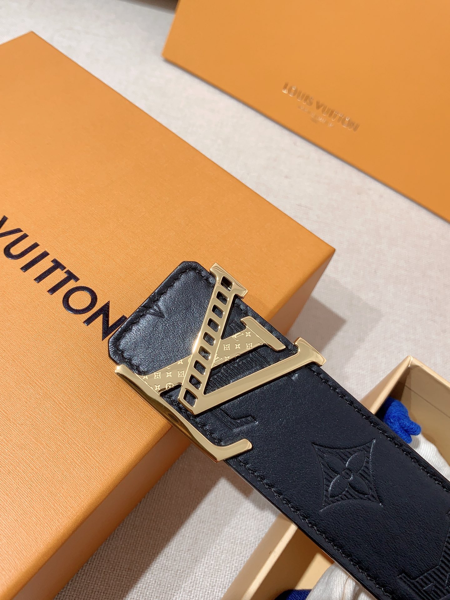 ルイ・ヴィトン「Louis Vuitton」ベルト･LV イニシャル 40MM