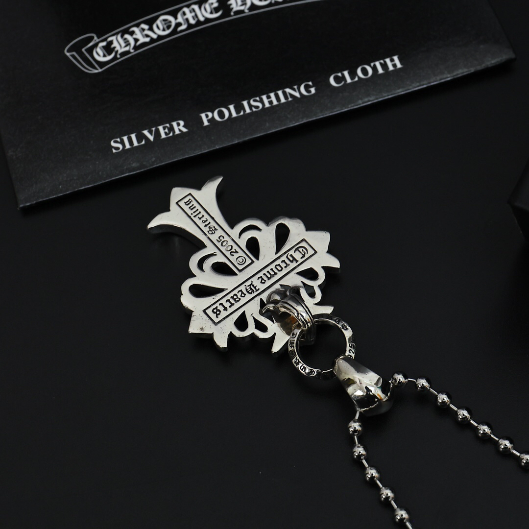クロムハーツ「Chrome Hearts」のクラシックネックレス - 日常に上品なアクセントを添えるユニセックスモデル