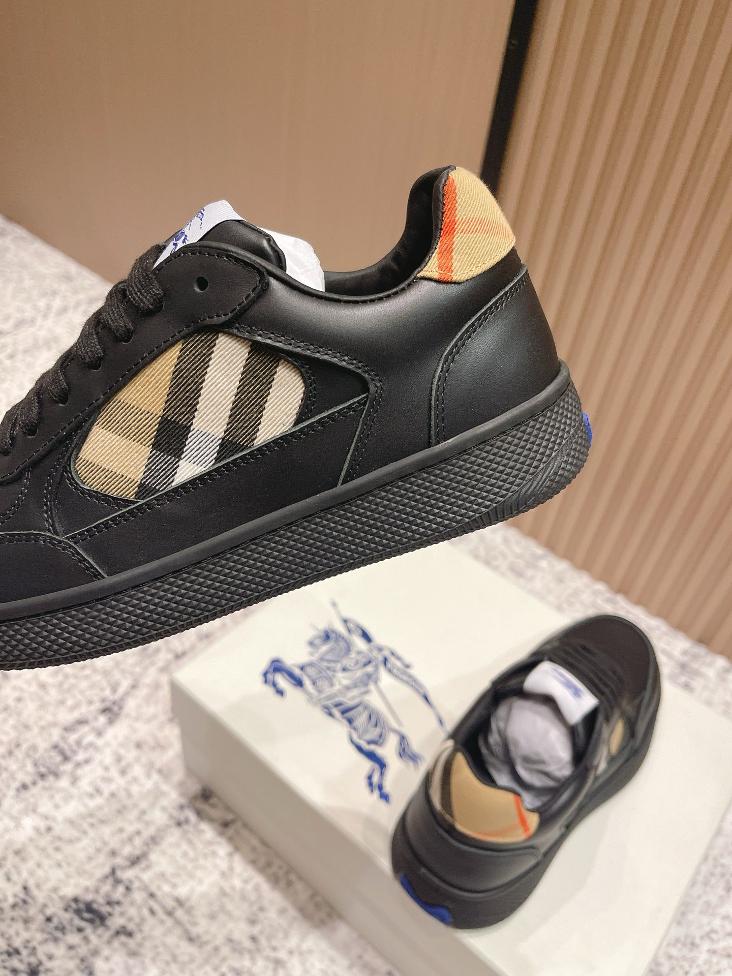バーバリー「Burberry」バーバリー ボックス スニーカー / プレミアムレザースニーカー