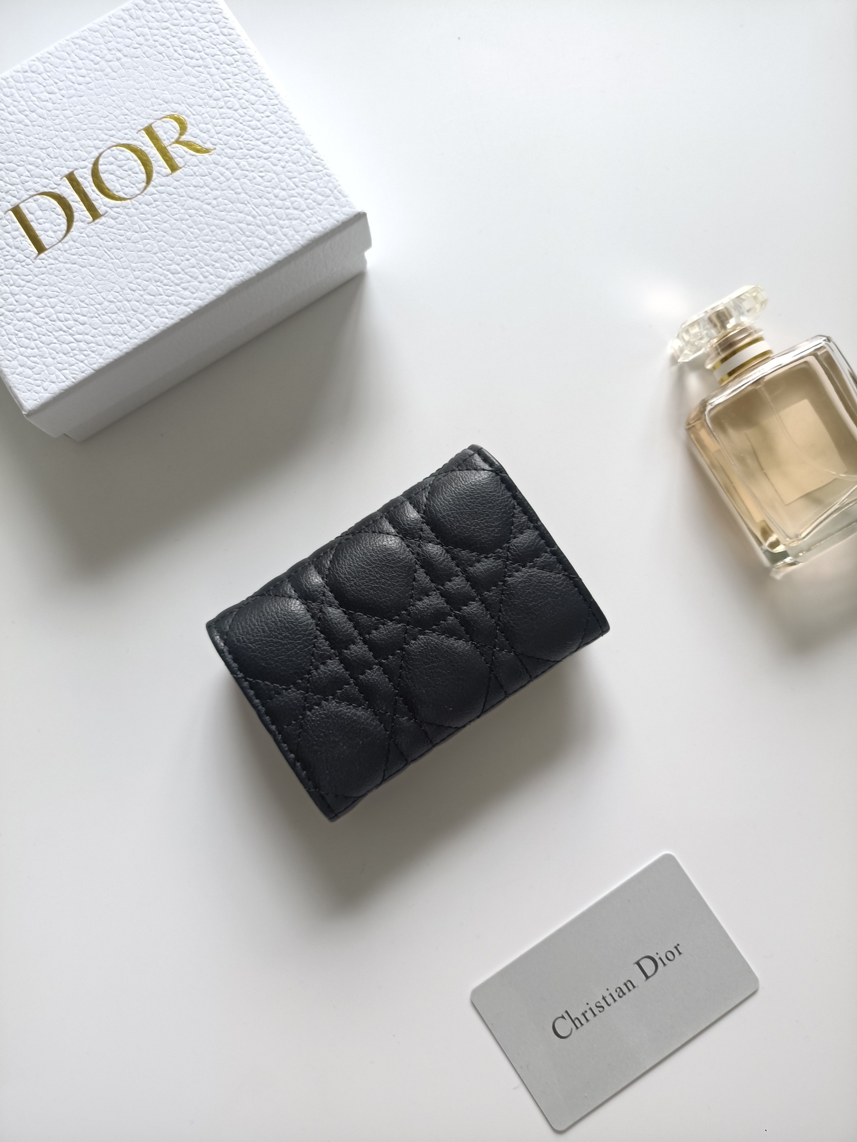 ディオール「Dior」ディオール 30 モンテーニュ グリシン ウォレット / コンパクトウォレット