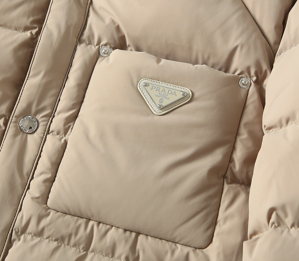 プラダ「Prada」秋冬ダウンジャケット