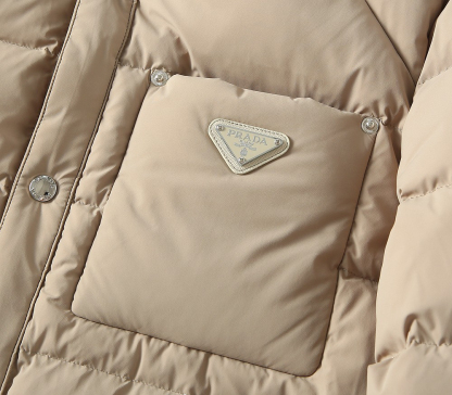 プラダ「Prada」秋冬ダウンジャケット