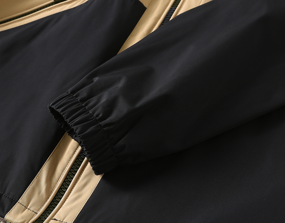 モンクレール「Moncler」秋のフード付きジャケット