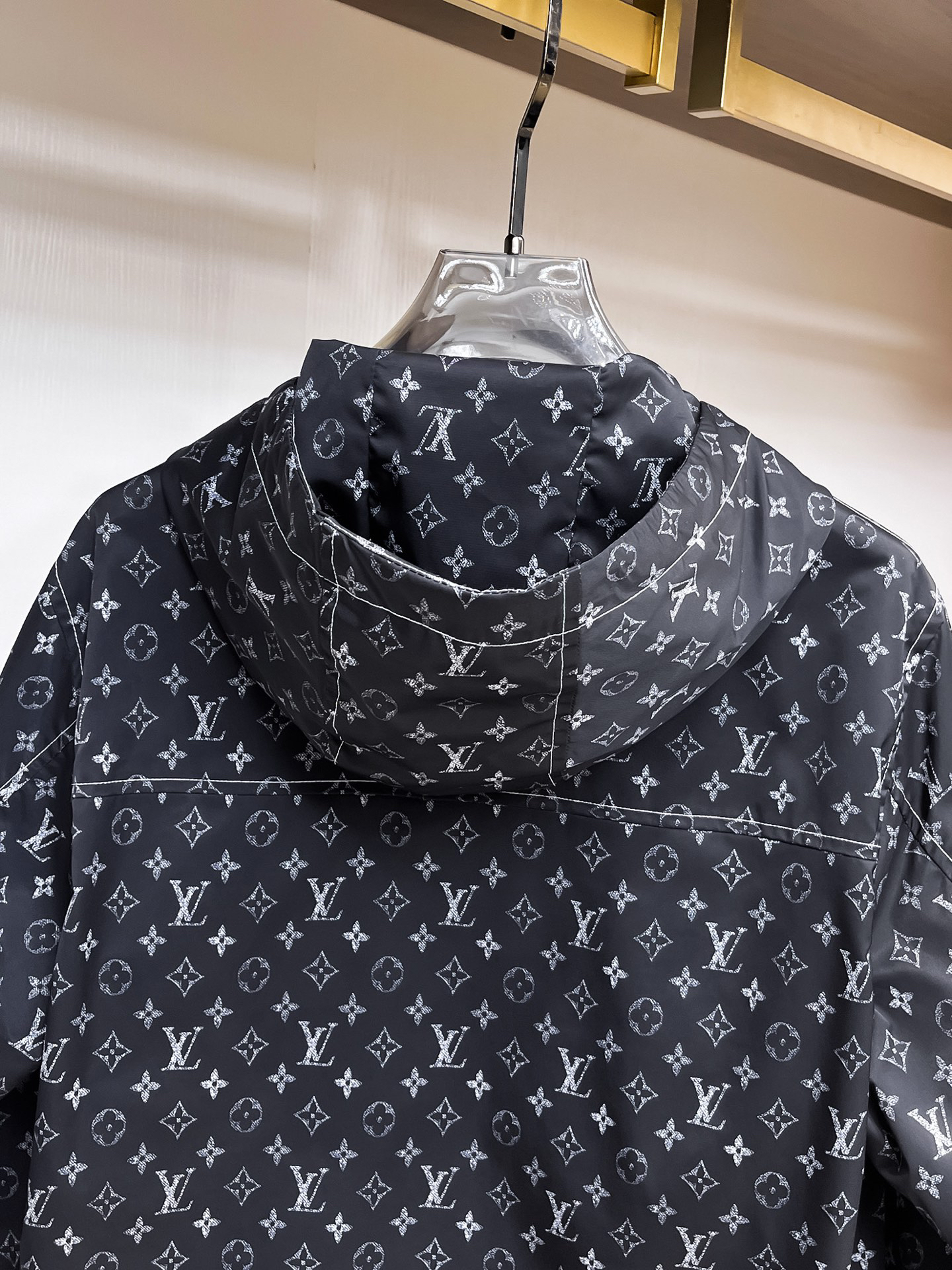 ルイ・ヴィトン「Louis Vuitton」ルイ・ヴィトン ロゴプリント ジップアップジャケット / アウター