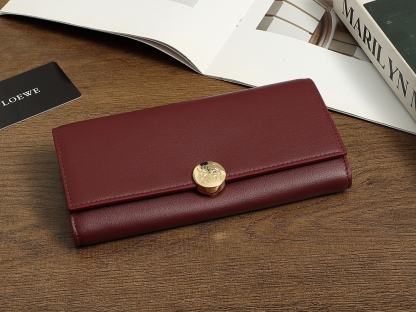 ロエベ「LOEWE」ぺブル バーティカル ウォレット スモール（シャイニーナパカーフ）