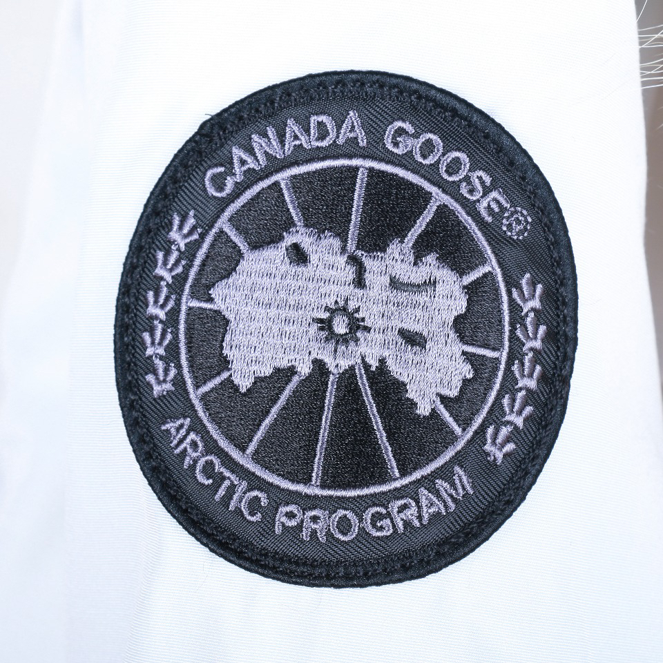 カナダグース「Canada Goose」秋冬フード付きダウンジャケット