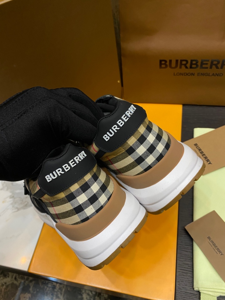 バーバリー「Burberry」バーバリー テラス スニーカー / レザースニーカー