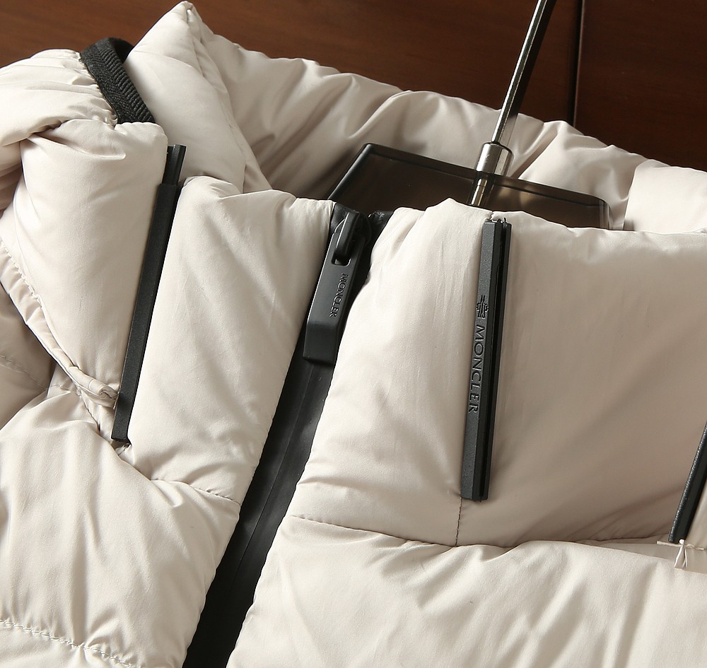 モンクレール「Moncler」秋冬 フード付きダウンジャケット