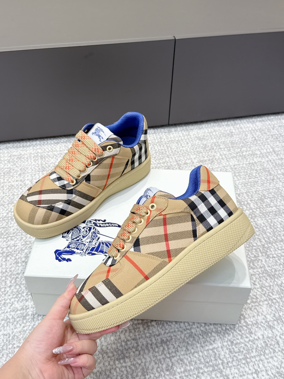 バーバリー「Burberry」バーバリー テラス スニーカー / レザースニーカー