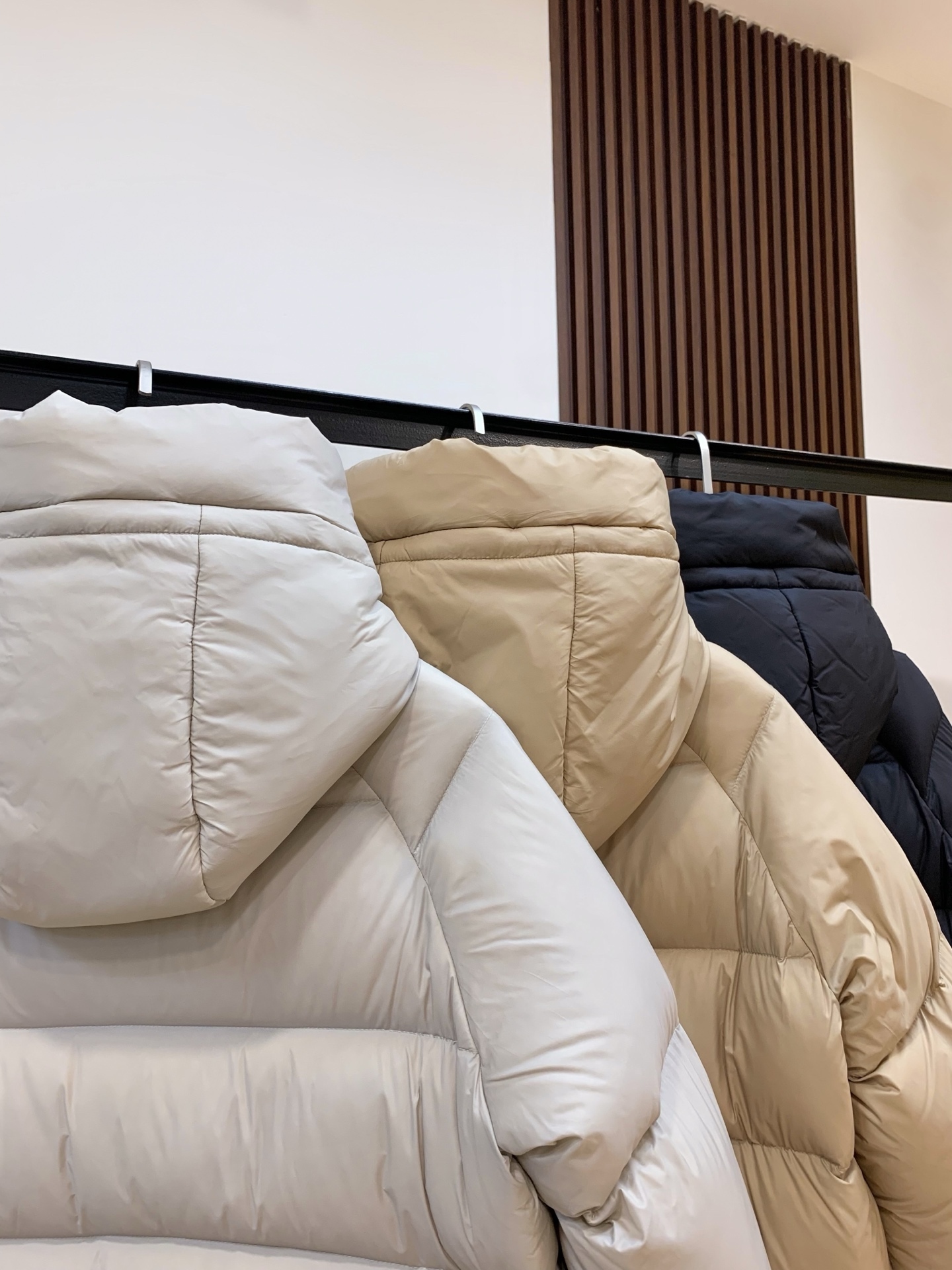 プラダ「Prada」秋冬フード付きダウンジャケット