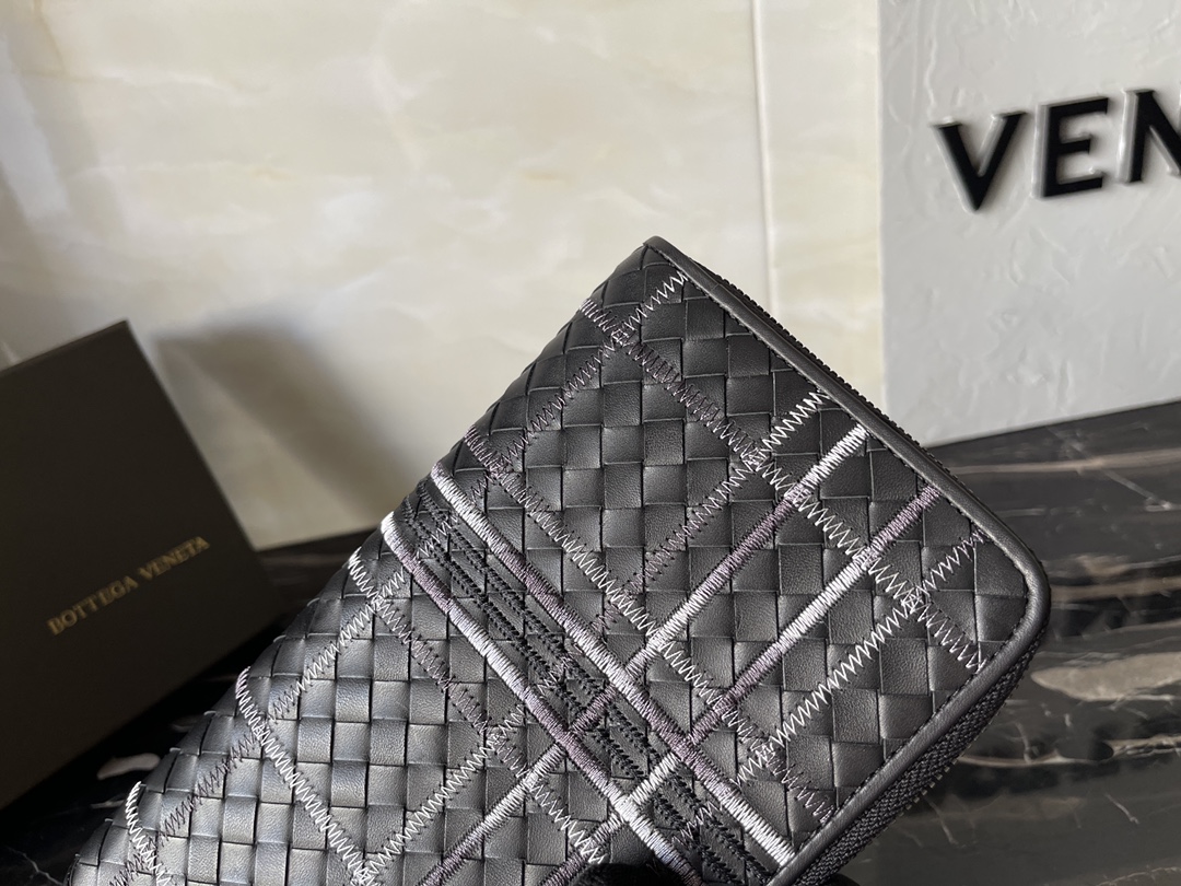 ボッテガ・ヴェネタ「Bottega Veneta」イントレチャート ザッパー ウォレット