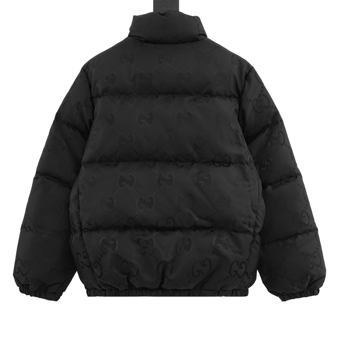 GUCCI 23FW の大きな GG の隠し模様ジヶードパターンのダウンジャケット