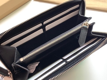 バーバリー「Burberry」ロンドン チェーン ジップ ウォレット