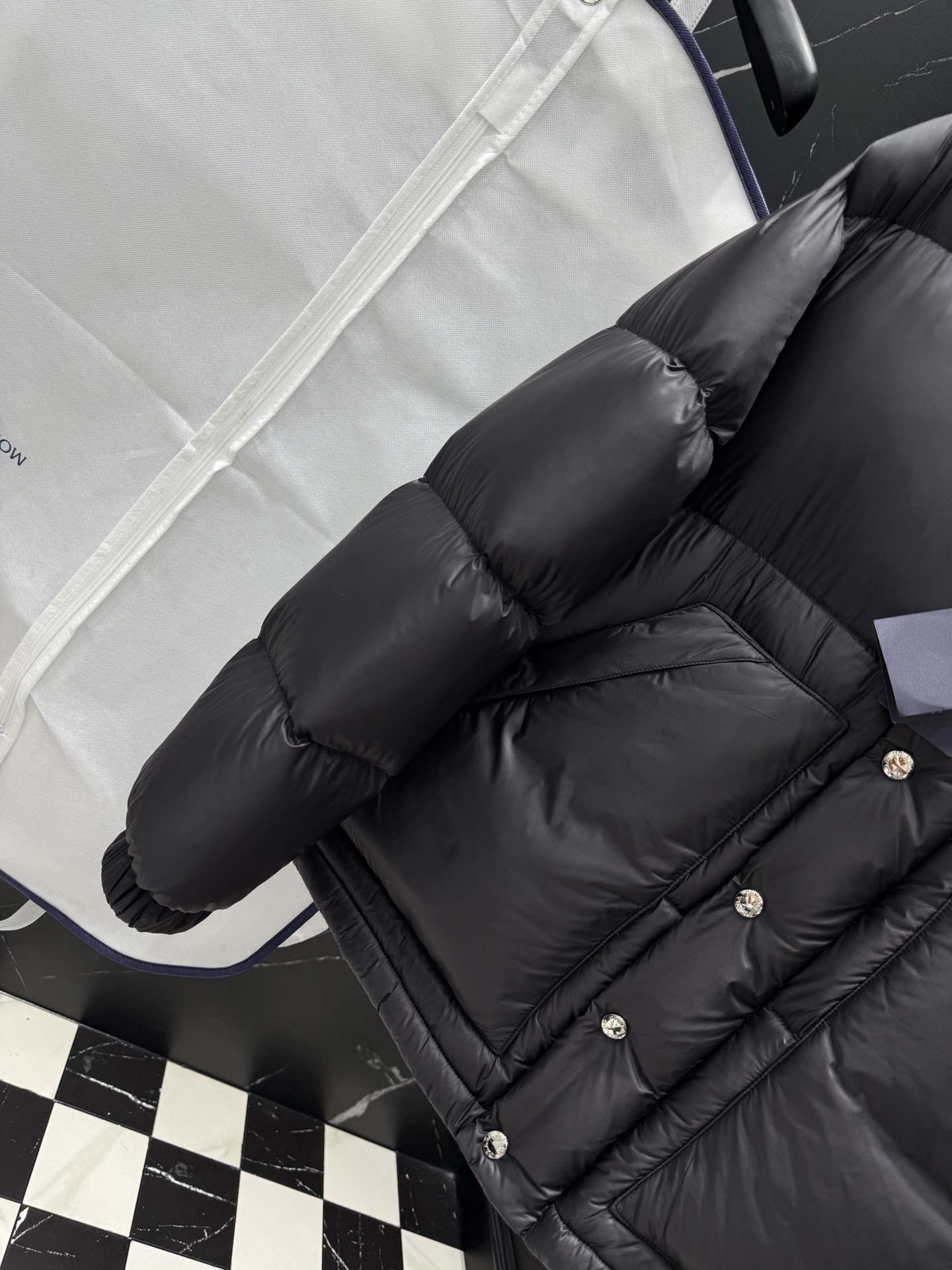 プラダ「Prada」秋冬ダウンジャケット スタンドカラー