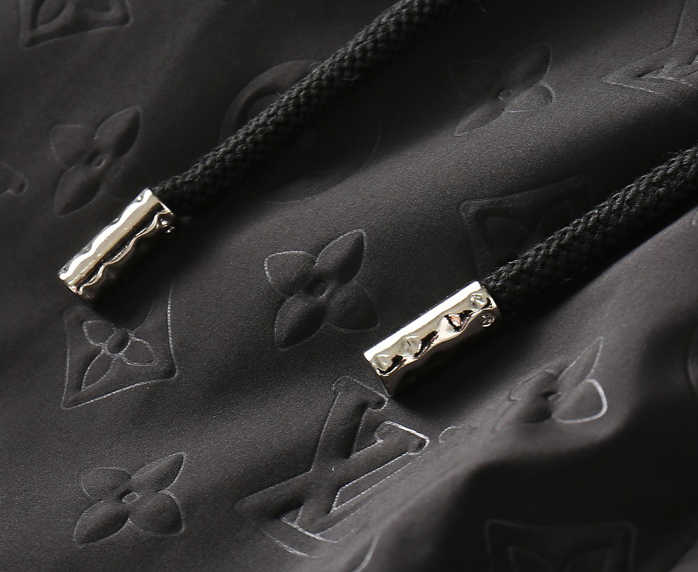 ルイ・ヴィトン「Louis Vuitton」秋冬コレクション ダウンジャケット