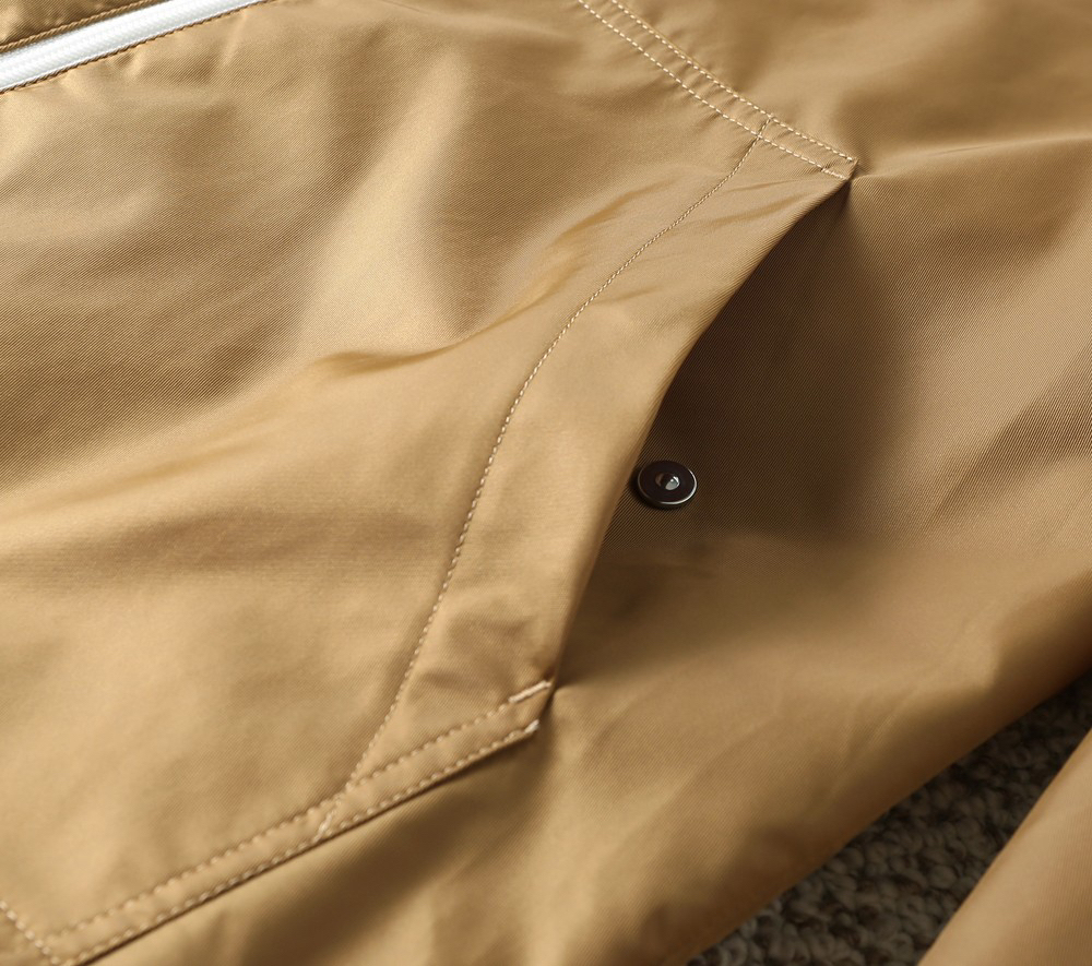 プラダ「Prada」秋冬 フード付きアウター