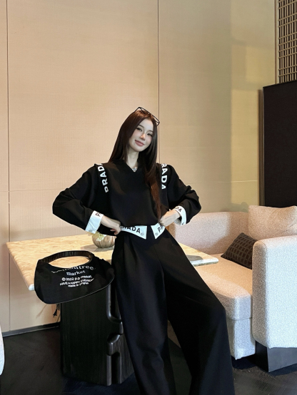 プラダ「Prada」秋冬 レディース カジュアルスポーツセット