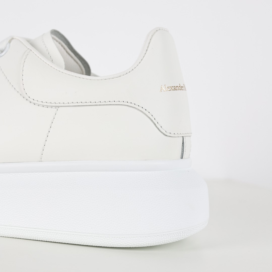 アレキサンダー・マックイーン「Alexander McQueen」アレキサンダーマックイーン オーバーサイズ スニーカー / レザースニーカー