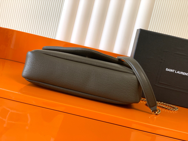 サンローラン「Saint Laurent」カリプソ ミディアム（グレインラムスキン）