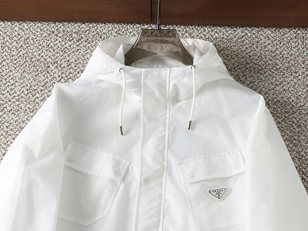 プラダ「Prada」秋冬 フード付きアウター