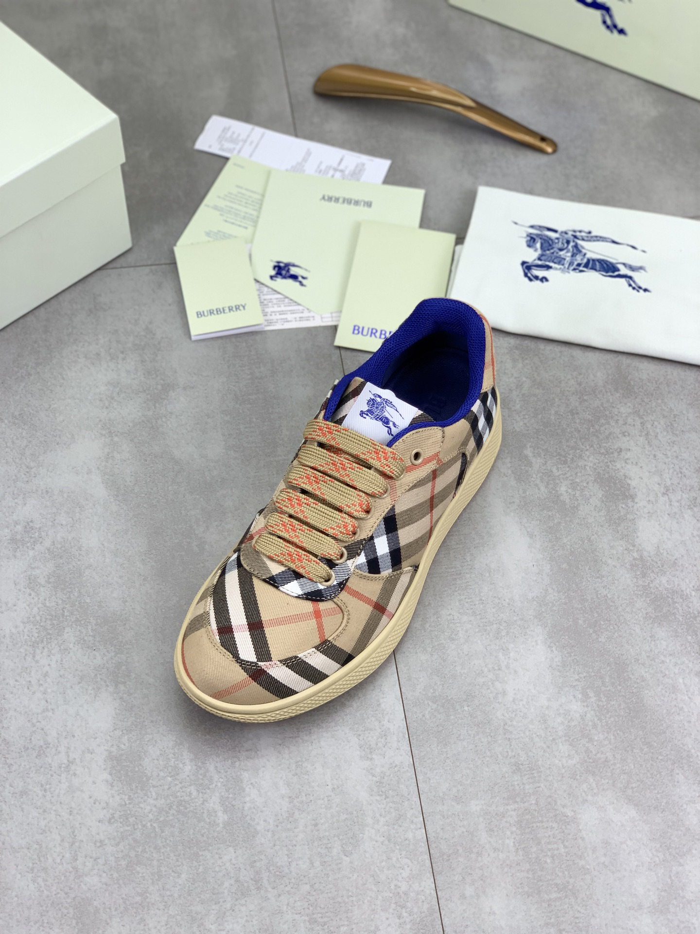 バーバリー「Burberry」バーバリー テラス スニーカー / レザースニーカー