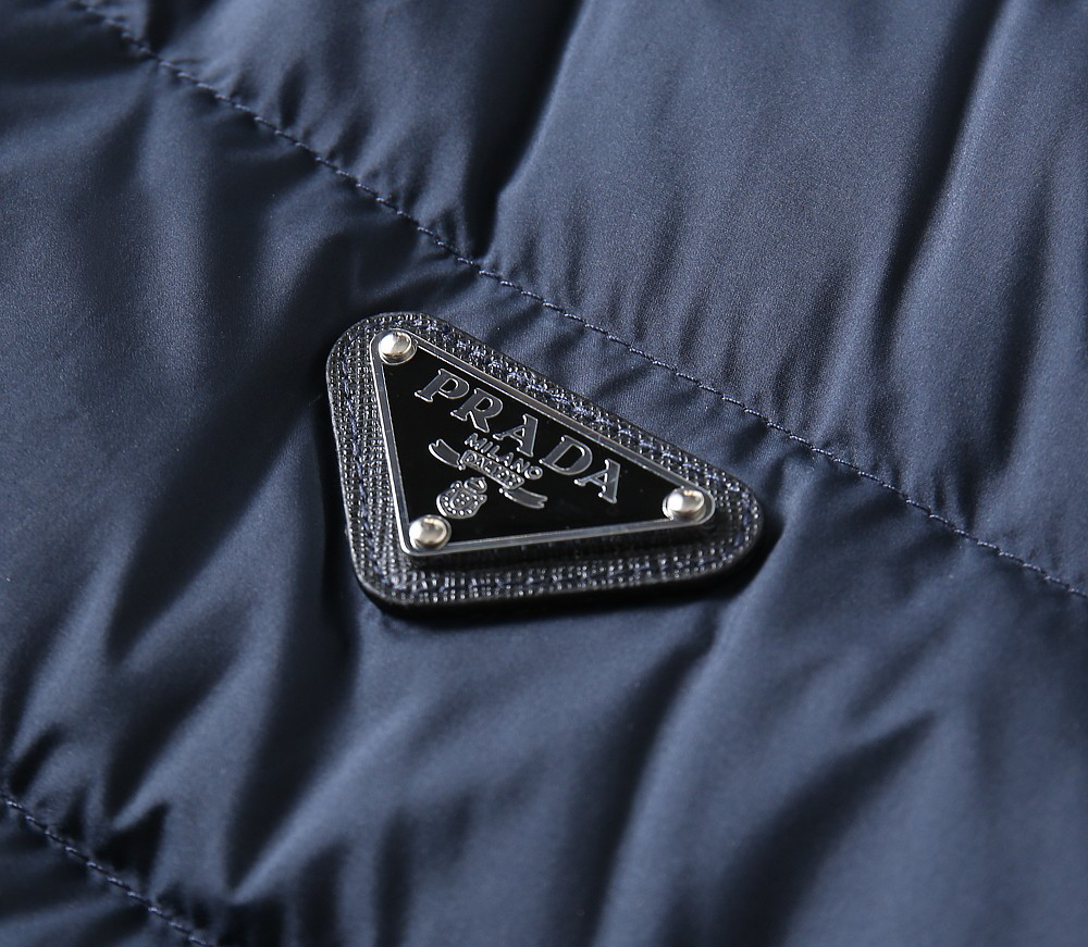 プラダ「Prada」秋冬ダウンジャケット