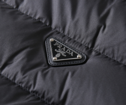プラダ「Prada」秋冬ダウンジャケット