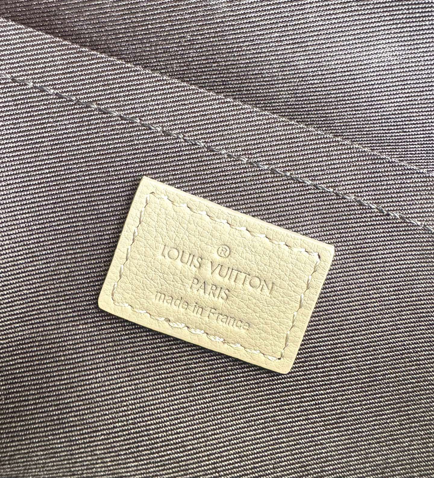 ルイ・ヴィトン「Louis Vuitton」スタイリッシュ メッセンジャーバッグ