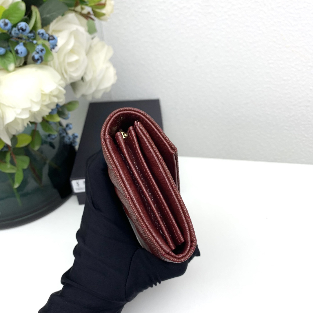 サンローラン「Saint Laurent」カサンドラ マトラッセ ラージ フラップウォレット（グレイン・ド・プードル エンボスレザー）