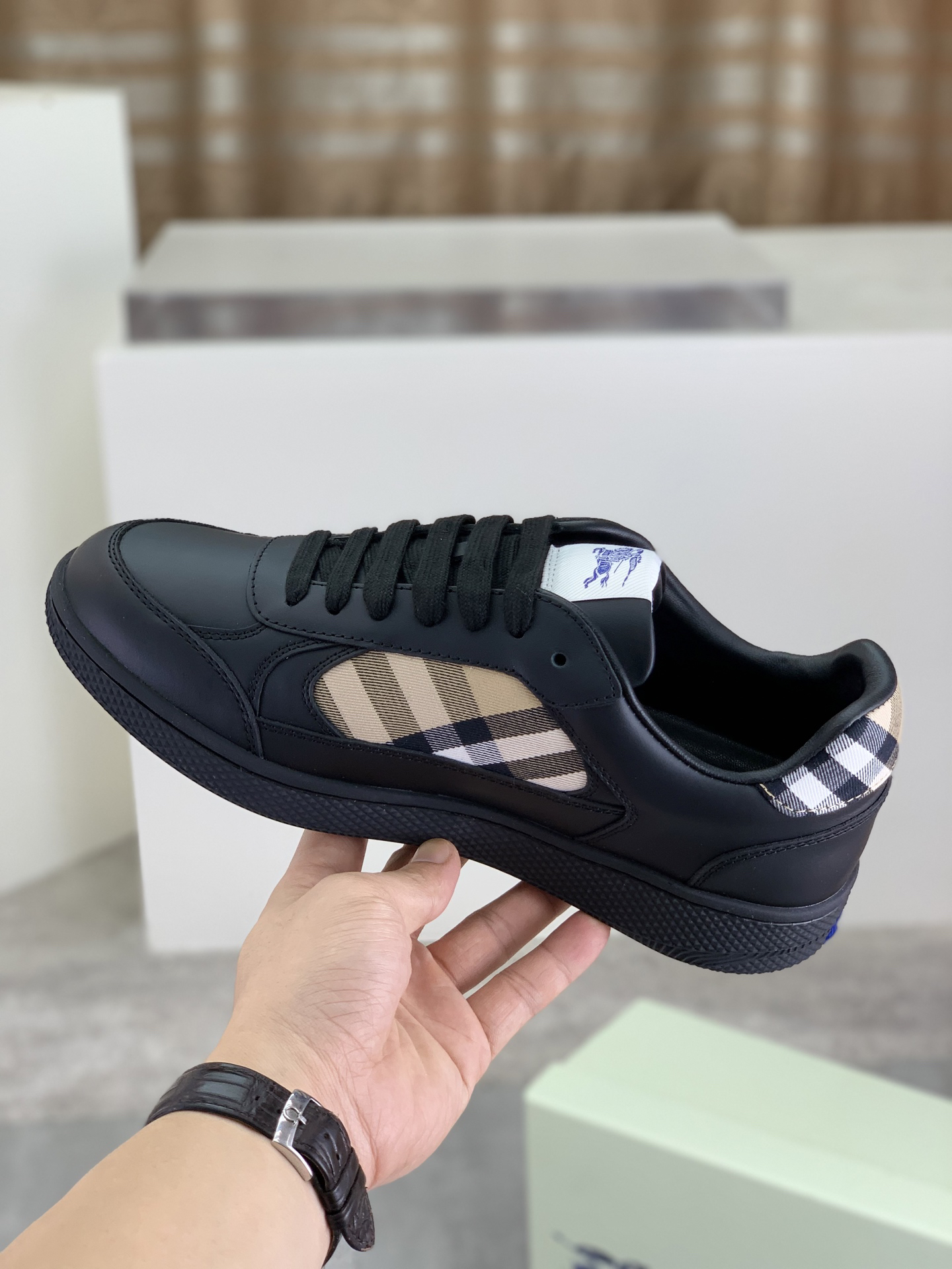 バーバリー「Burberry」バーバリー テラス スニーカー / レザースニーカー