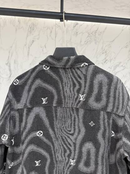 ルイ・ヴィトン「Louis Vuitton」秋冬コレクション ダウンジャケット