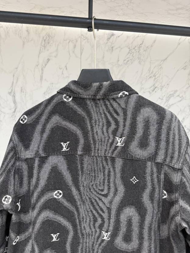 ルイ・ヴィトン「Louis Vuitton」秋冬コレクション ダウンジャケット