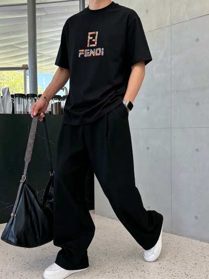フェンディ「Fendi」ロゴプリントTシャツ / ショートスリーブ クルーネック