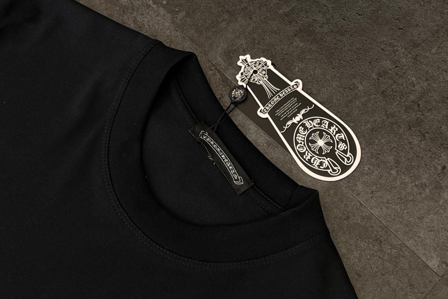 クロムハーツ「Chrome Hearts」シグネチャークロス プリントTシャツ
