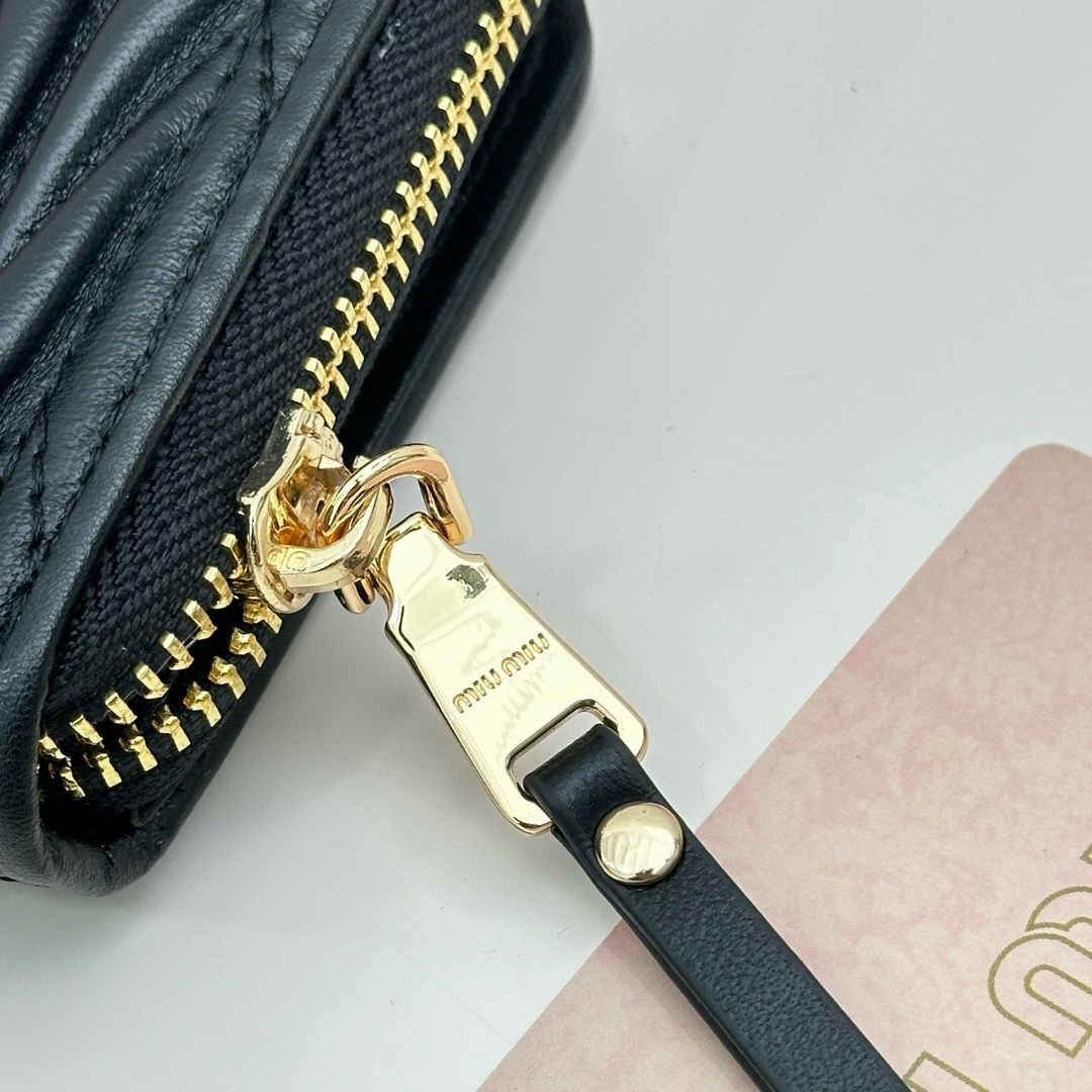 ミュウミュウ「Miu Miu」ミュウミュウ ラムスキンミニバッグ 3511 / ハンドバッグ
