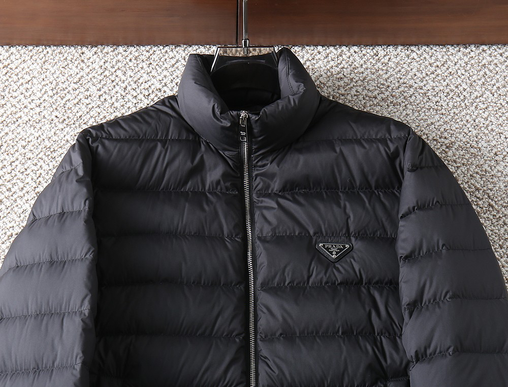 プラダ「Prada」秋冬ダウンジャケット
