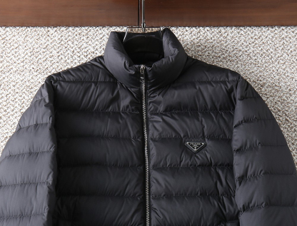 プラダ「Prada」秋冬ダウンジャケット