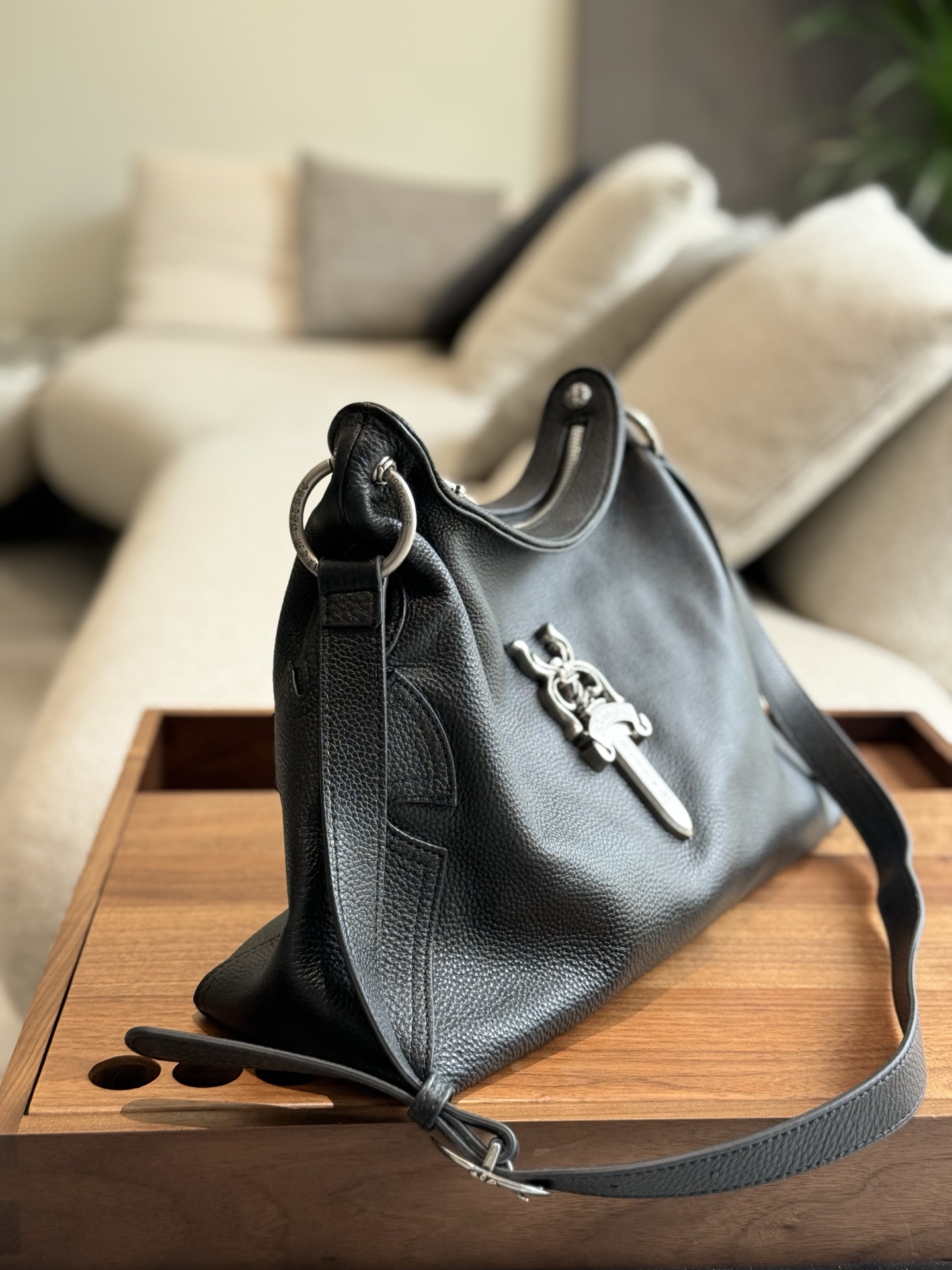 クロムハーツ「Chrome Hearts」十字架のショルダーバッグ