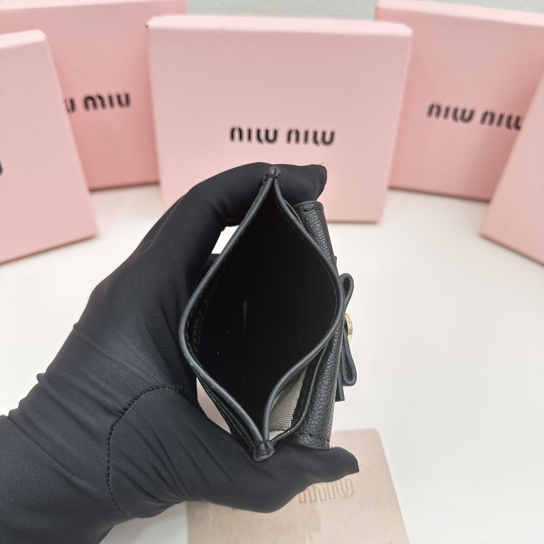 ミュウミュウ「Miu Miu」ミュウミュウ カーフスキン マルチウォレット 5236 / 二つ折り財布