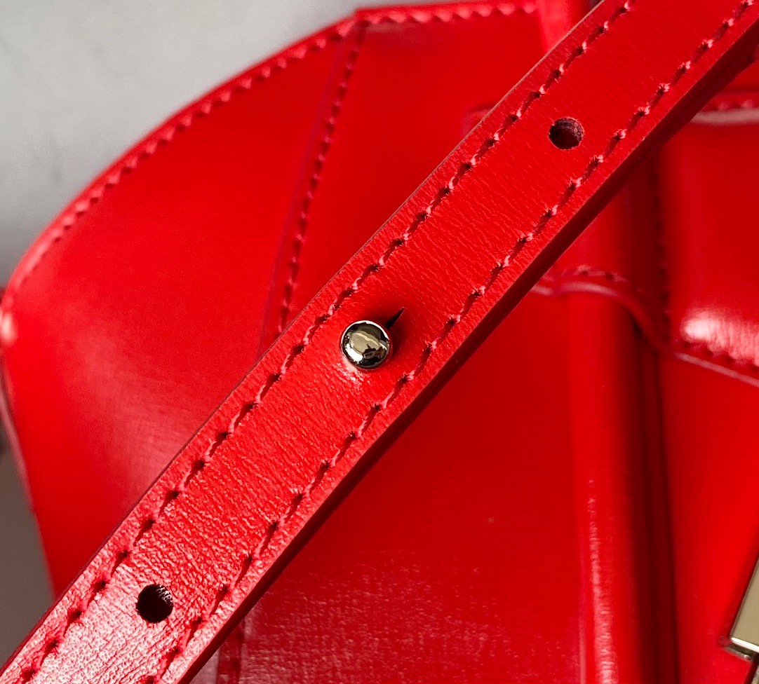 ジバンシィ「Givenchy」スモール アンティゴナ ボックスレザー バッグ