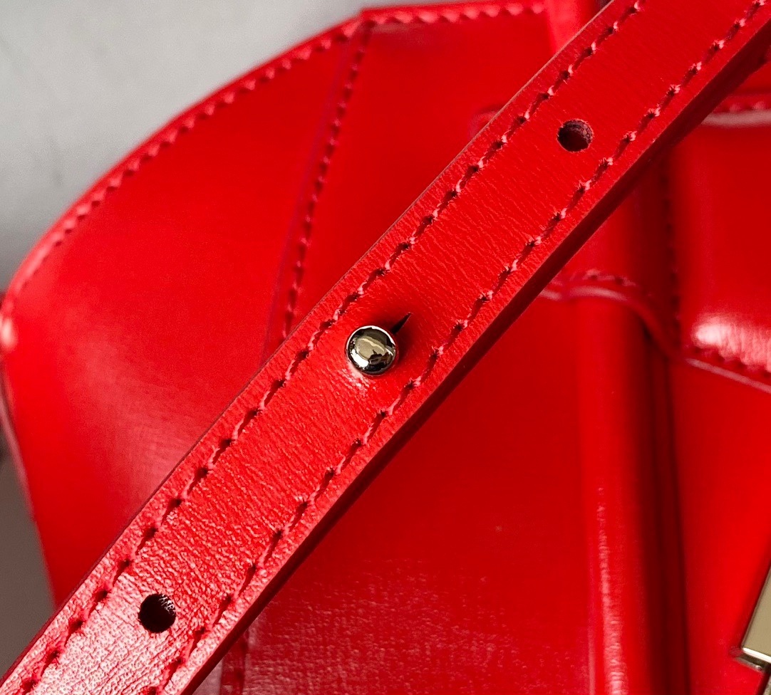 ジバンシィ「Givenchy」スモール アンティゴナ ボックスレザー バッグ