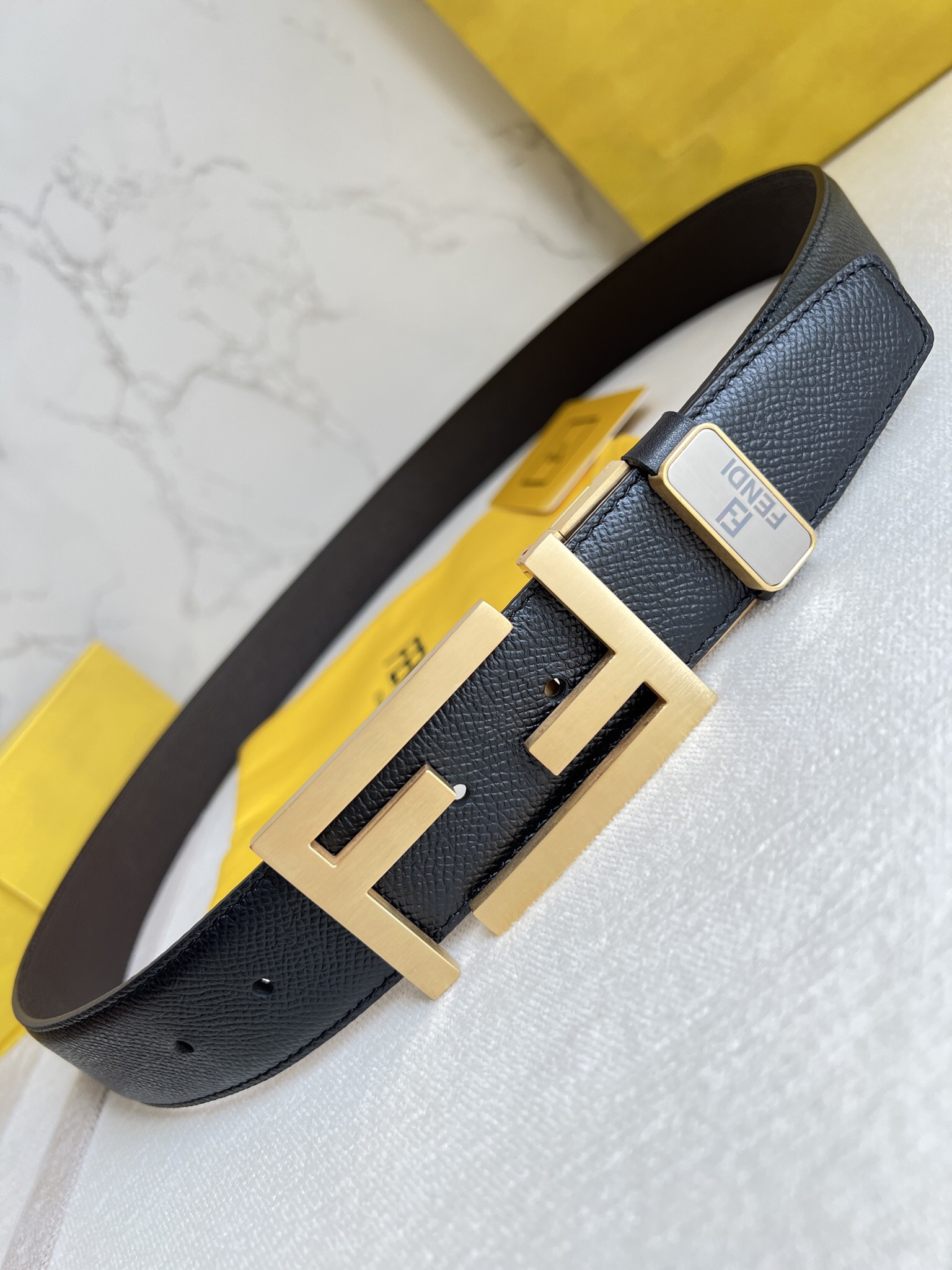 フェンディ「Fendi」FF ベルト - リバーシブル フックベルト