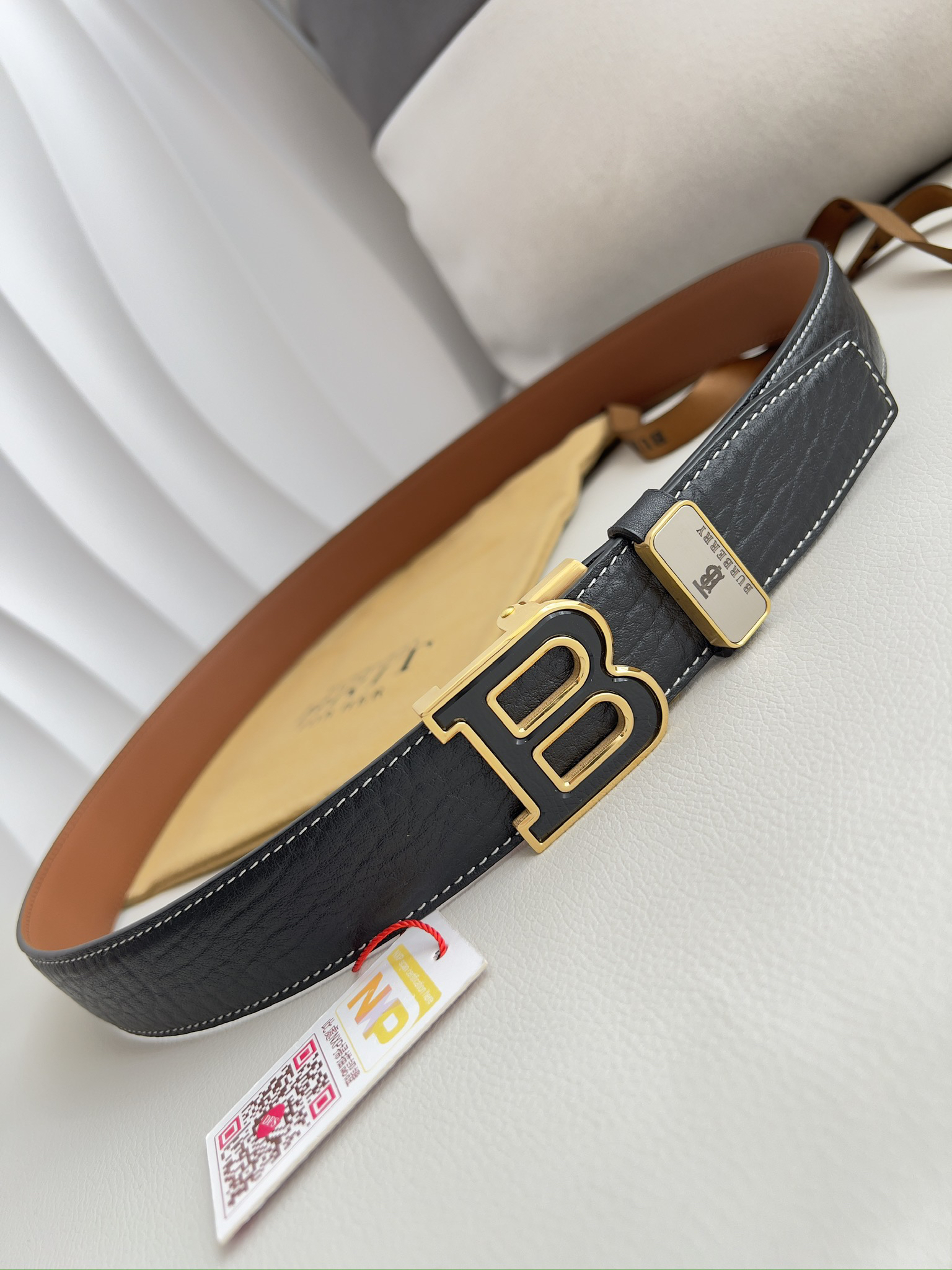 バーバリー「Burberry」オートロックベルト 2色