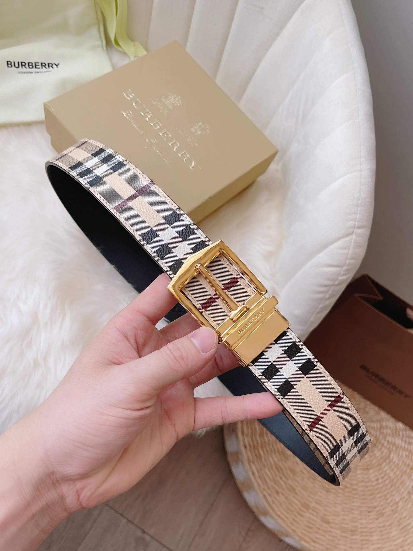 バーバリー「Burberry」ピンバックルベルト 2色