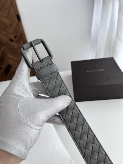 ボッテガ・ヴェネタ「Bottega Veneta」イントレチャート リバーシブル ベルト