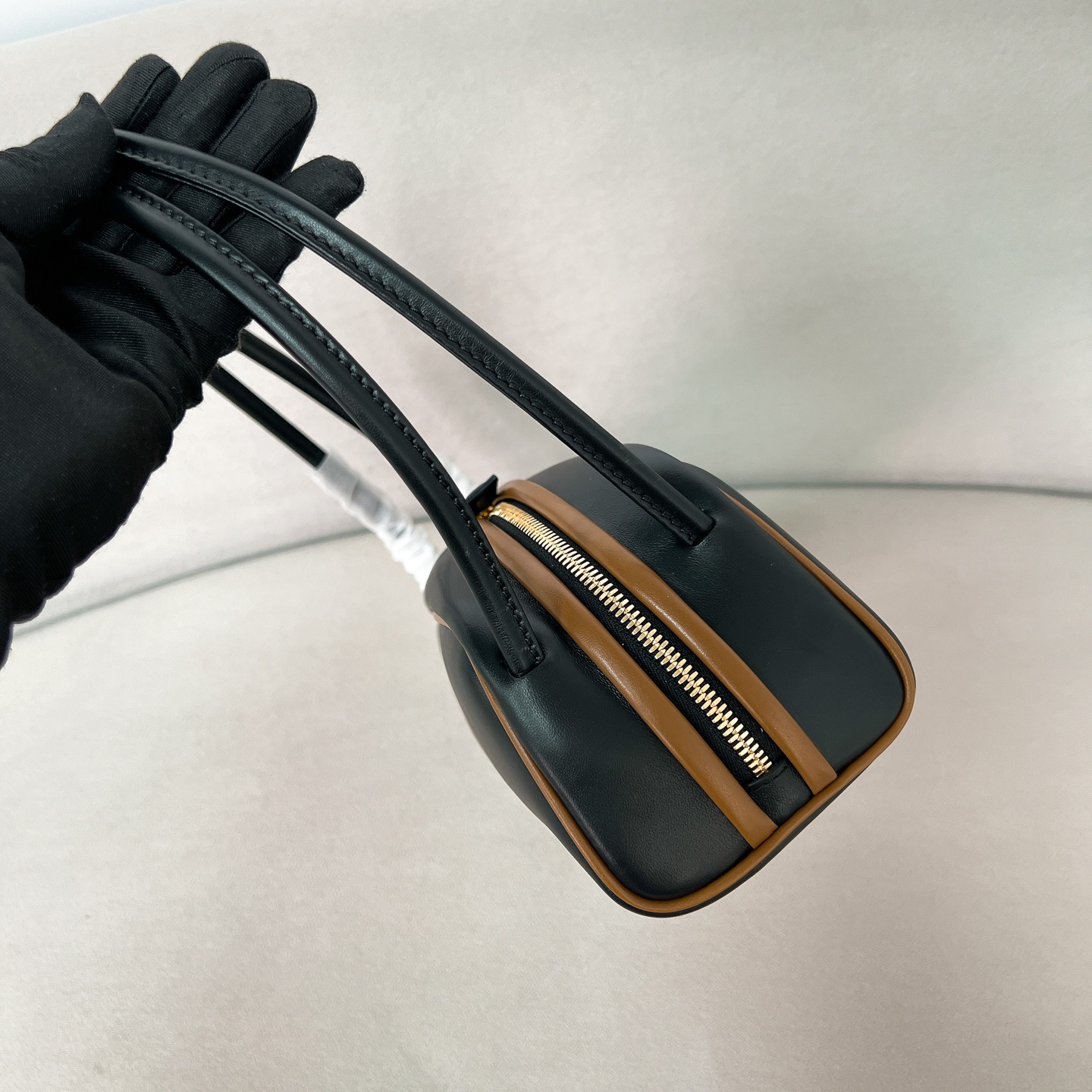 プラダ「Prada」 2025 ボウリングバッグ